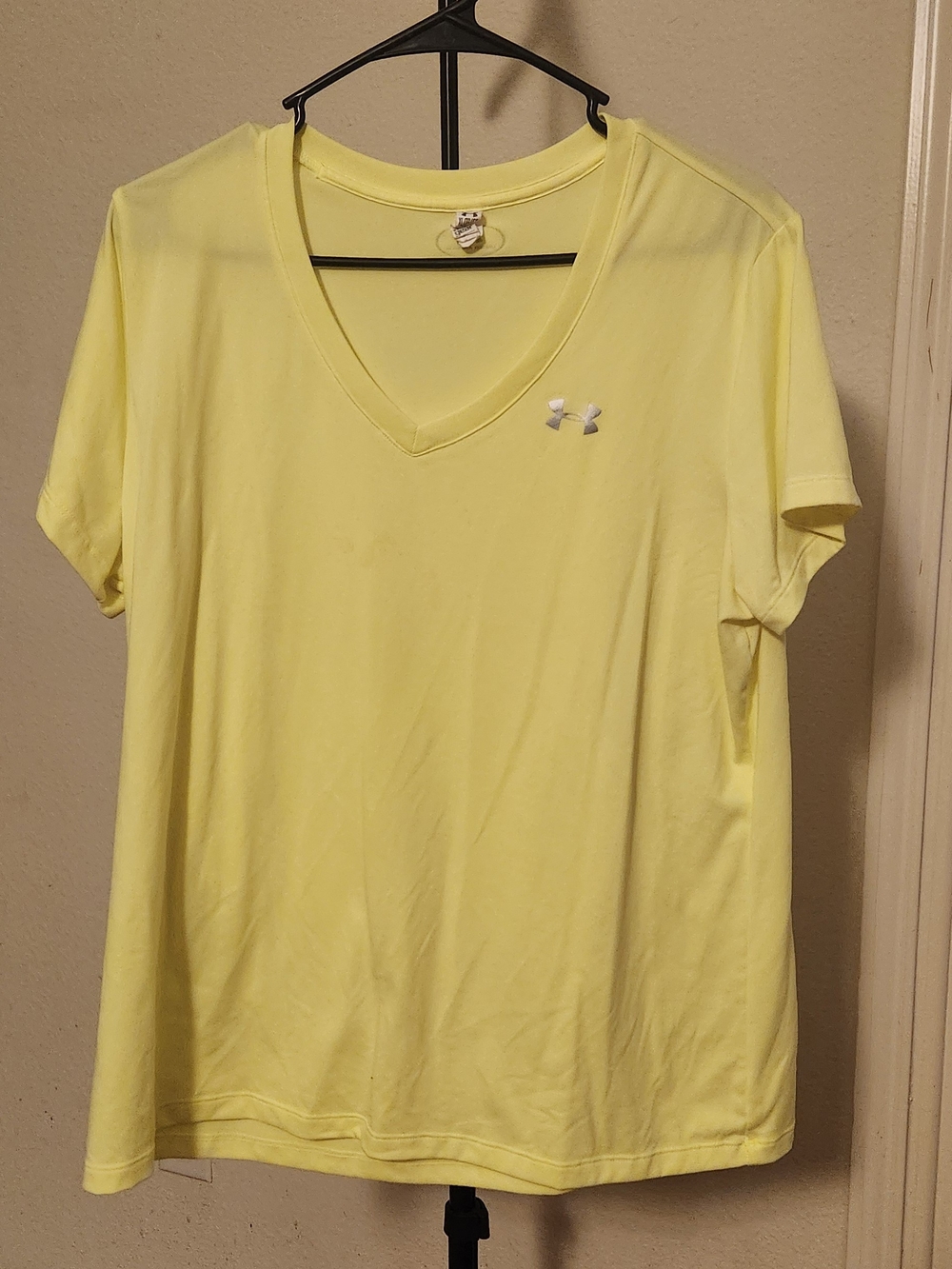 Under Armour Women’s Pale Yellow V-Neck Performance Tee
